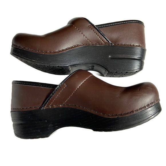Dansko Professional Antique Brown Leather Clogs Women’s size 37 Euro 6.5-7 US - Picture 2 of 7